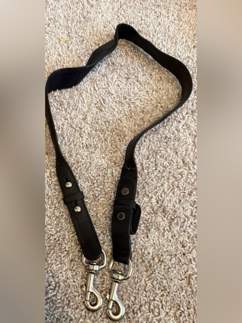 Gucci Black Leather Adjustable  Strap with silver hardware A36